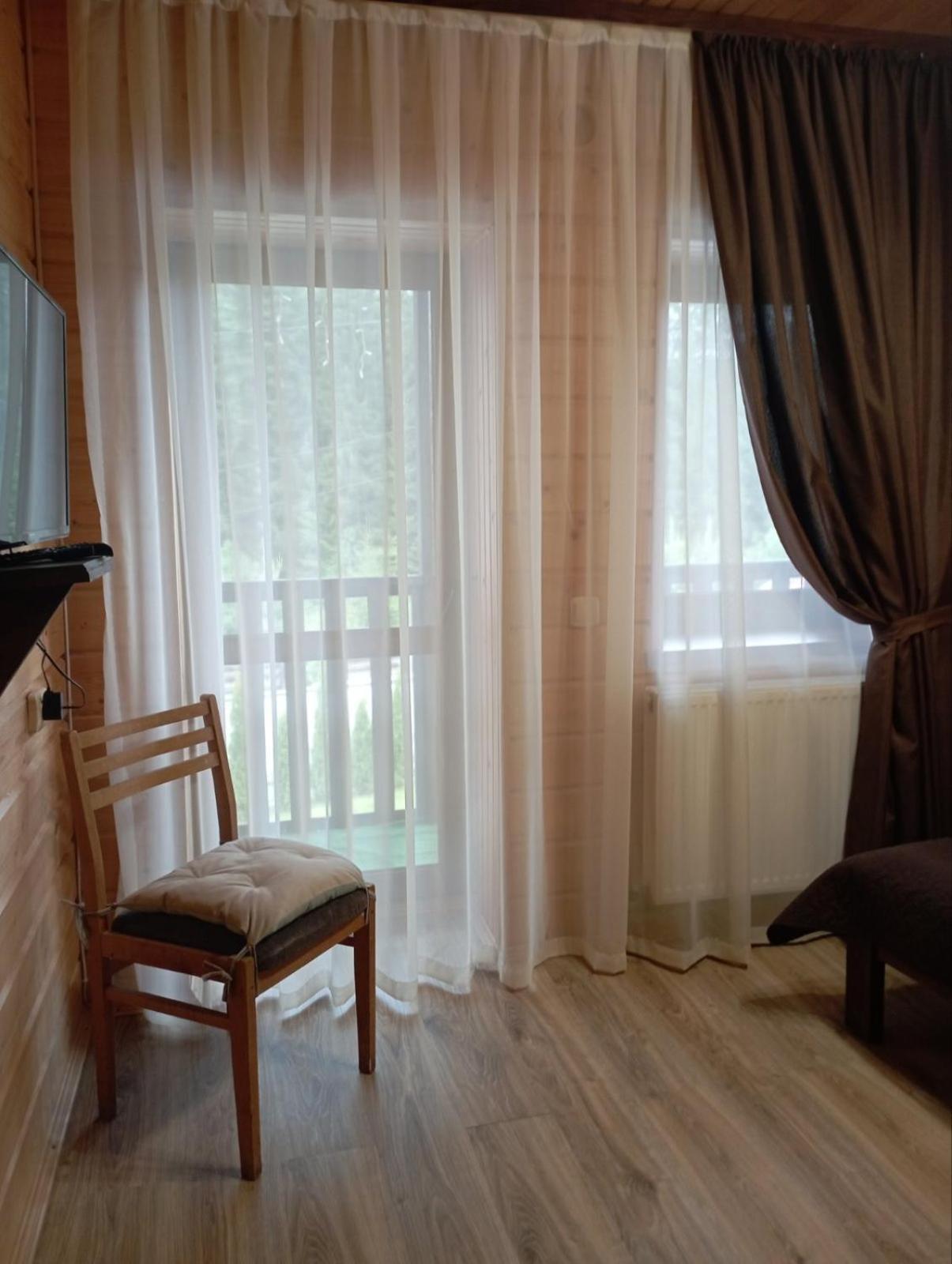 U Anastasii I Sofii Bilya Richki Mykulychyn Exterior foto