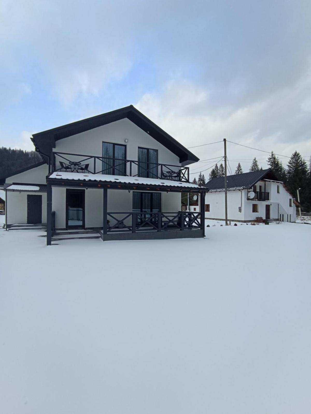 U Anastasii I Sofii Bilya Richki Mykulychyn Quarto foto