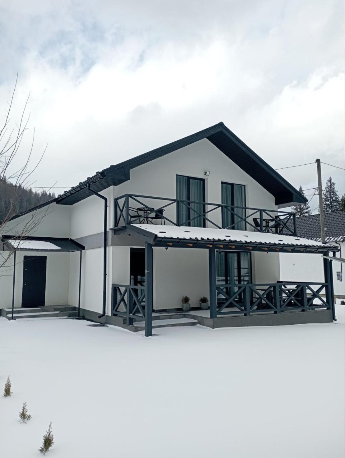 U Anastasii I Sofii Bilya Richki Mykulychyn Quarto foto