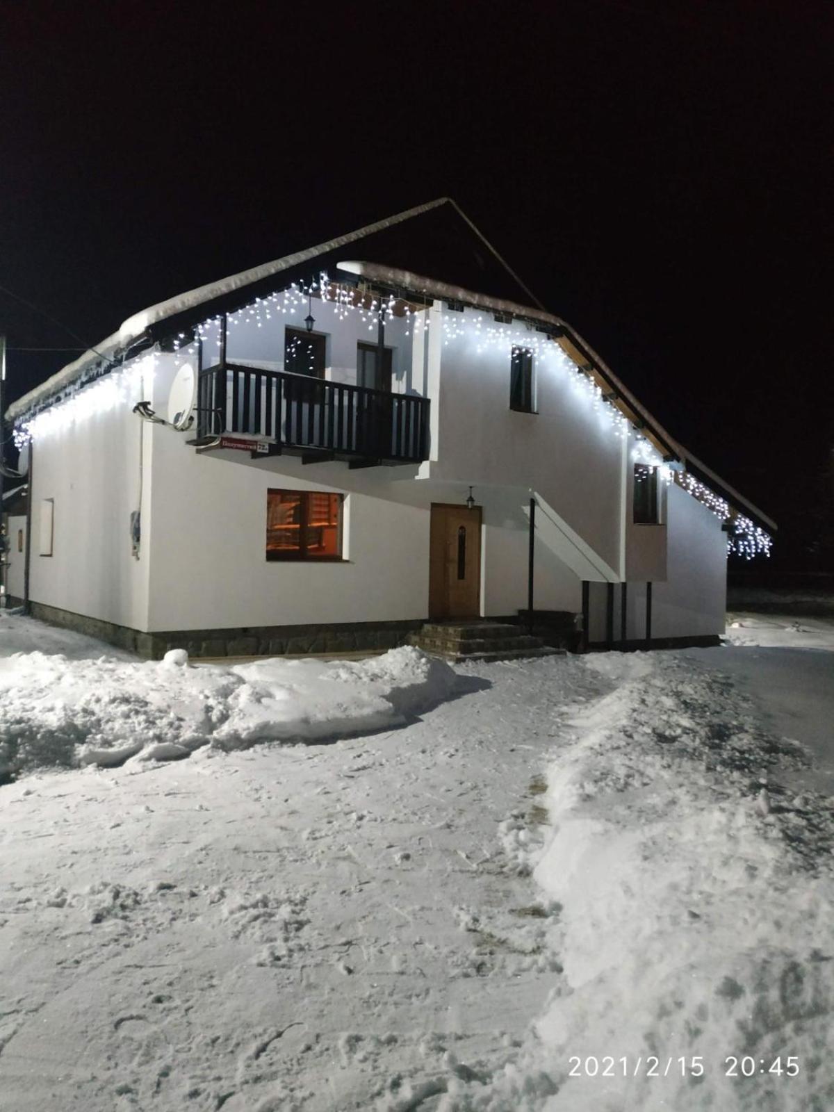 U Anastasii I Sofii Bilya Richki Mykulychyn Quarto foto