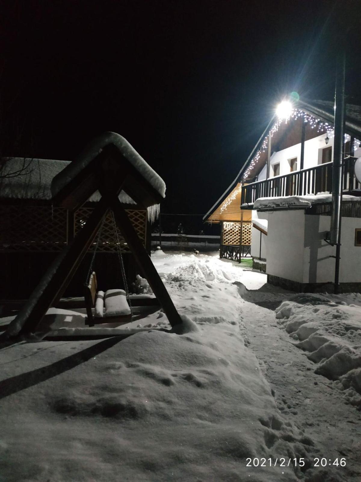U Anastasii I Sofii Bilya Richki Mykulychyn Quarto foto