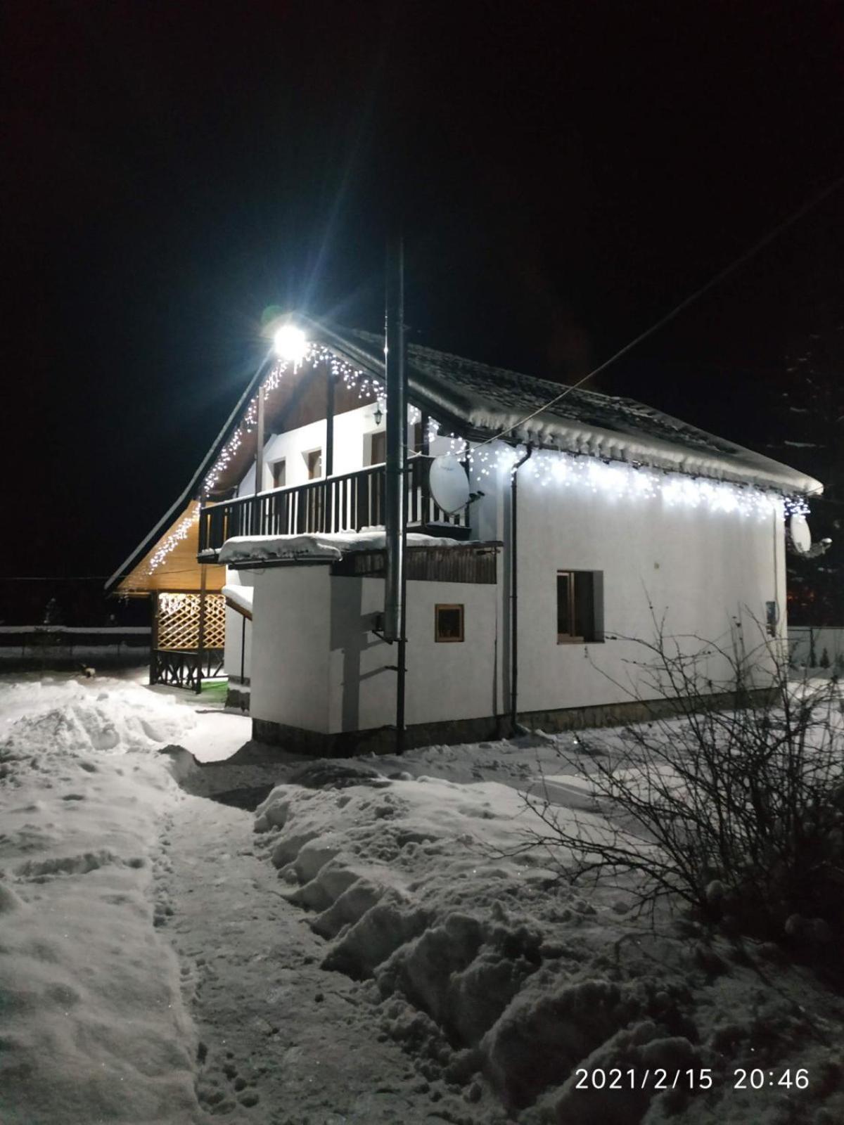 U Anastasii I Sofii Bilya Richki Mykulychyn Quarto foto