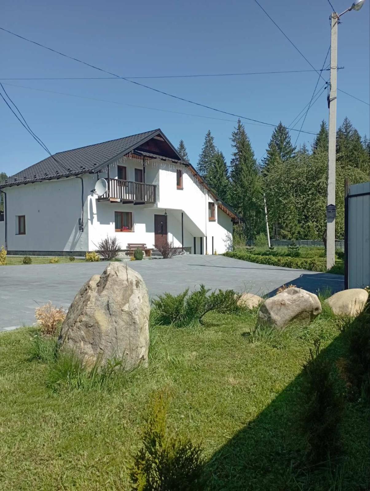 U Anastasii I Sofii Bilya Richki Mykulychyn Quarto foto