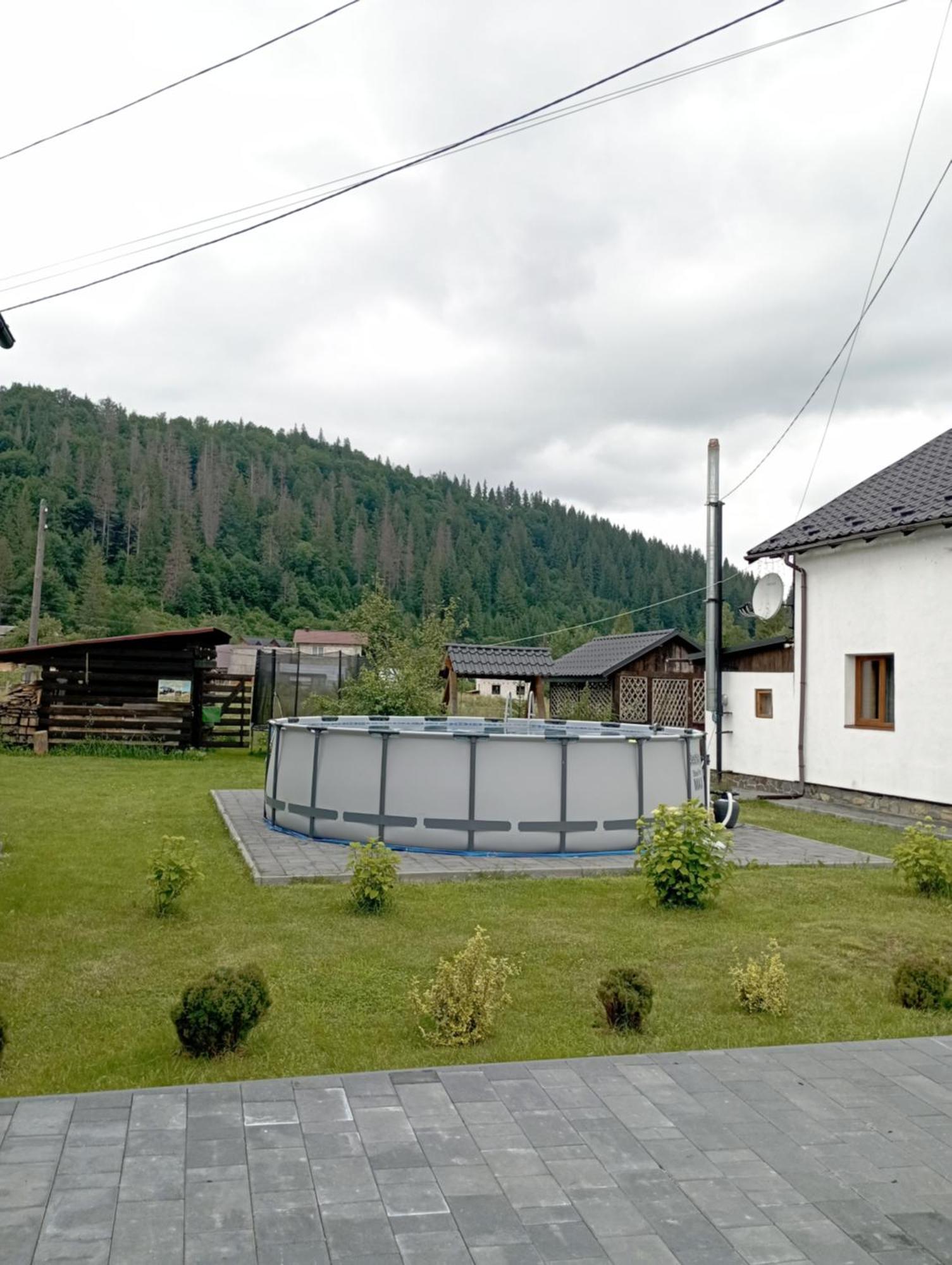 U Anastasii I Sofii Bilya Richki Mykulychyn Exterior foto