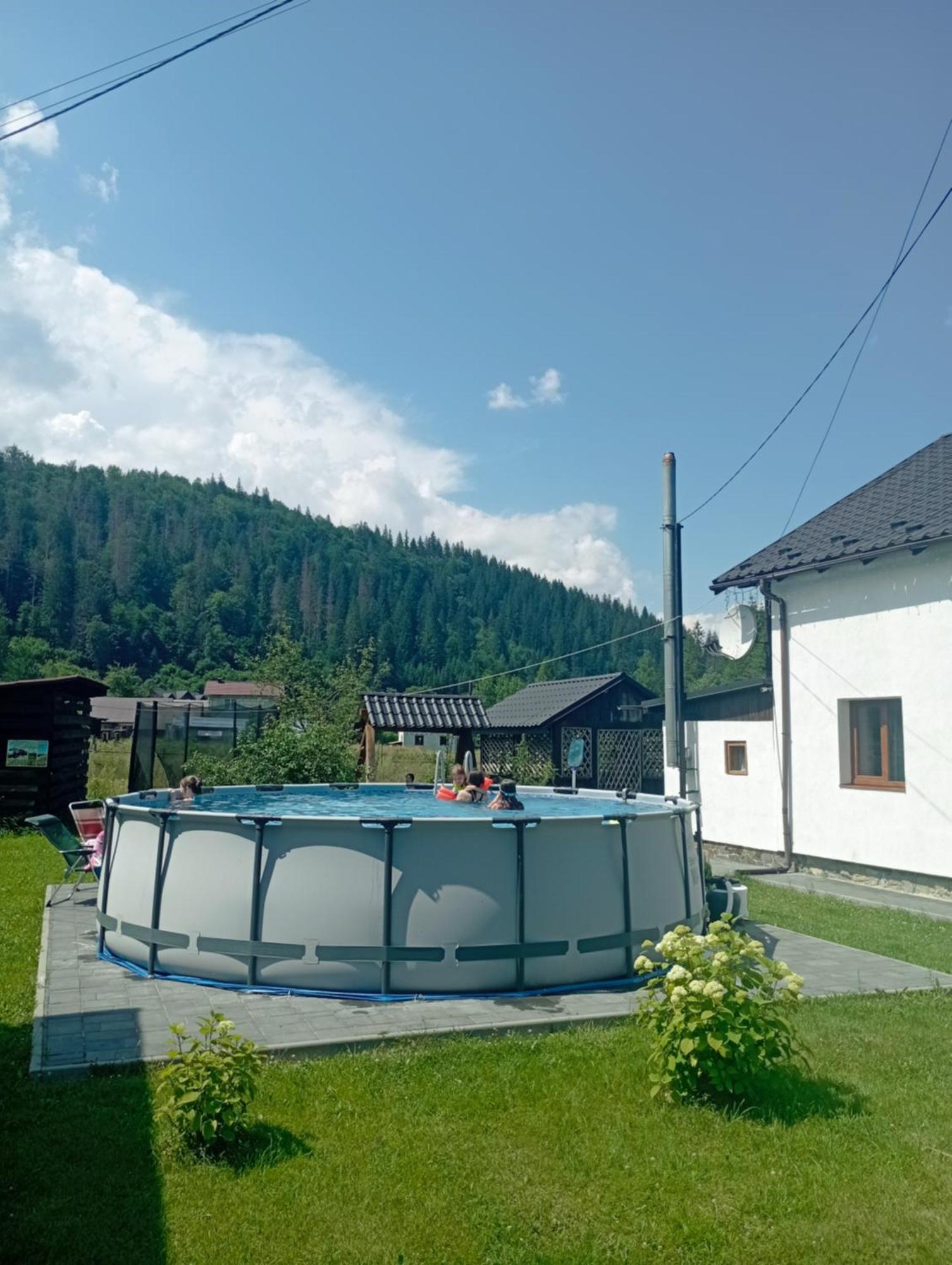 U Anastasii I Sofii Bilya Richki Mykulychyn Exterior foto